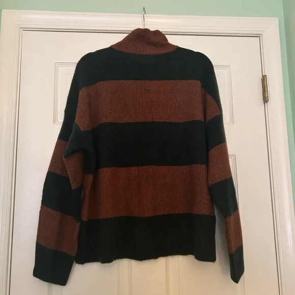 (NWT) Abercrombie & Fitch Classic Turtleneck - Picture 6 of 7